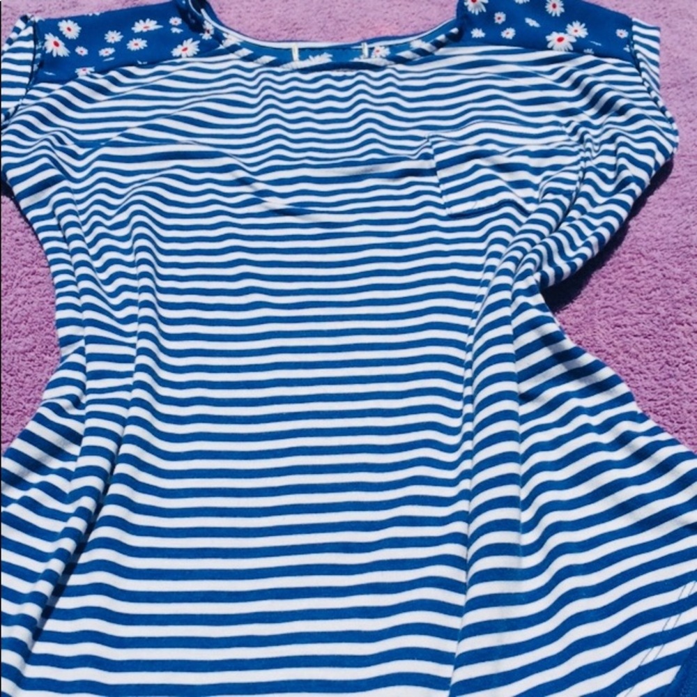 Cute size M top.